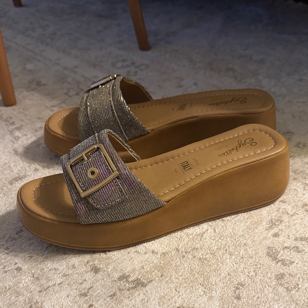 NWT Seychelles Women's Gold and Brown Buckle Sandals